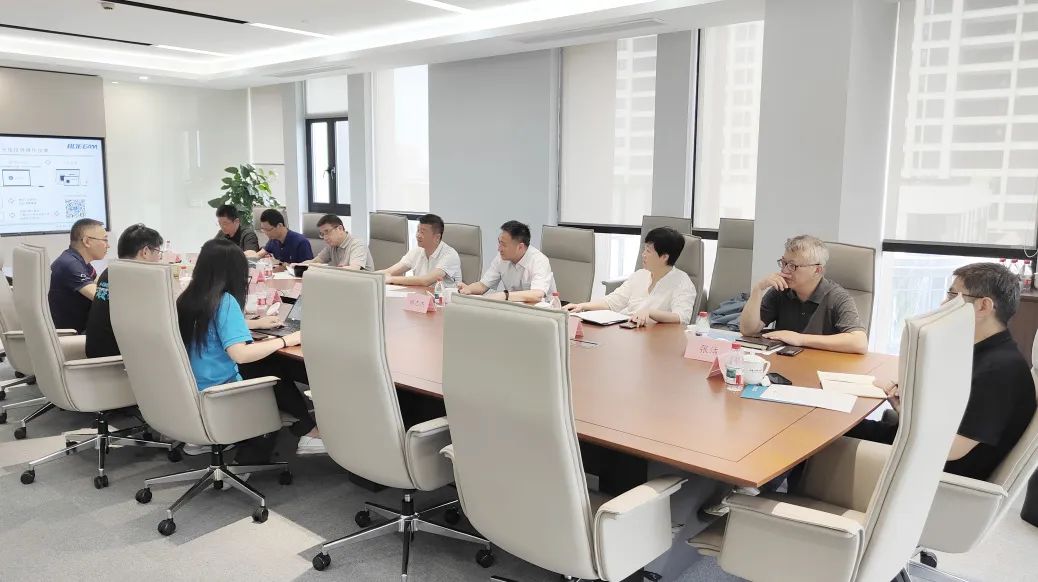 浙江臺州市建設(shè)局與上海市工程質(zhì)協(xié)代表團(tuán)蒞臨蔚建科技考察交流(圖4)