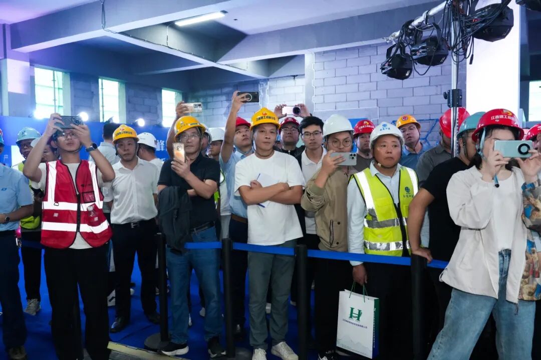 抹灰機器人vs傳統(tǒng)人工：江西建工“蔚建機器人&匠心手藝人技能大賽”在南京舉行(圖12)