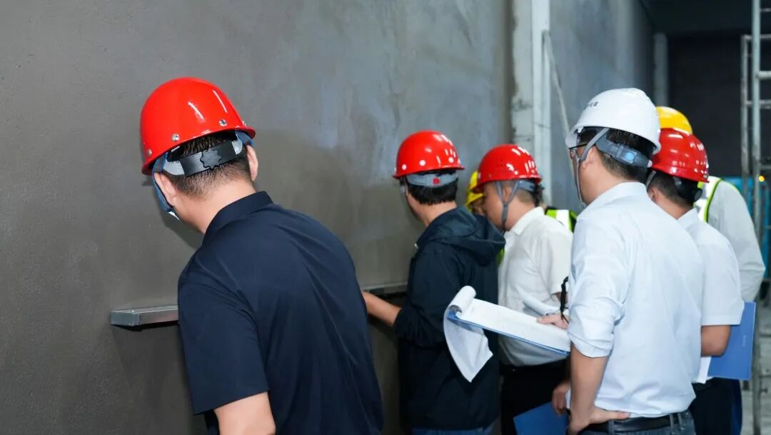 抹灰機器人vs傳統(tǒng)人工：江西建工“蔚建機器人&匠心手藝人技能大賽”在南京舉行(圖9)