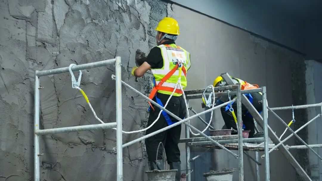 抹灰機器人vs傳統(tǒng)人工：江西建工“蔚建機器人&匠心手藝人技能大賽”在南京舉行(圖6)