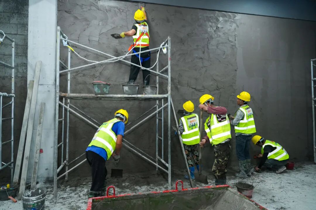 抹灰機器人vs傳統(tǒng)人工：江西建工“蔚建機器人&匠心手藝人技能大賽”在南京舉行(圖5)